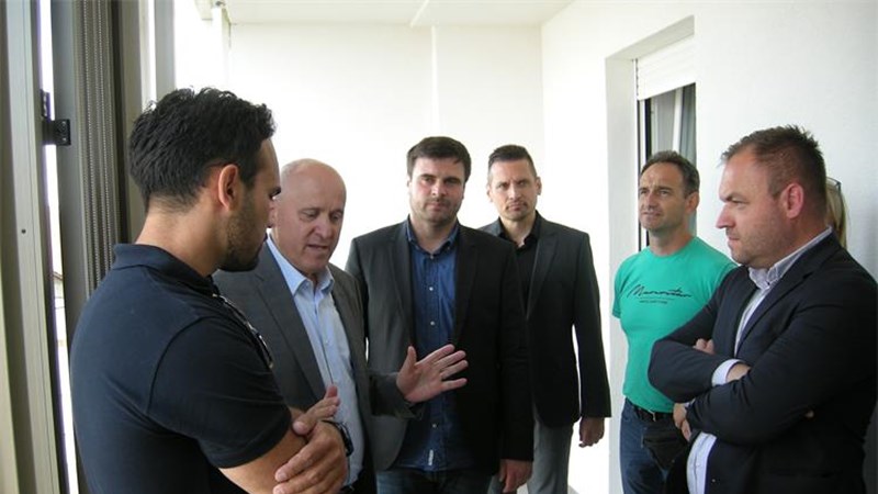 Bačić u Glini: Ostvareni projekti obnove od potresa od milijardu i 350 milijuna eura 